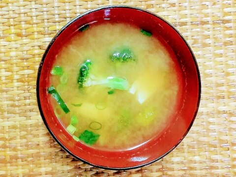 豆腐とブロッコリーの味噌汁